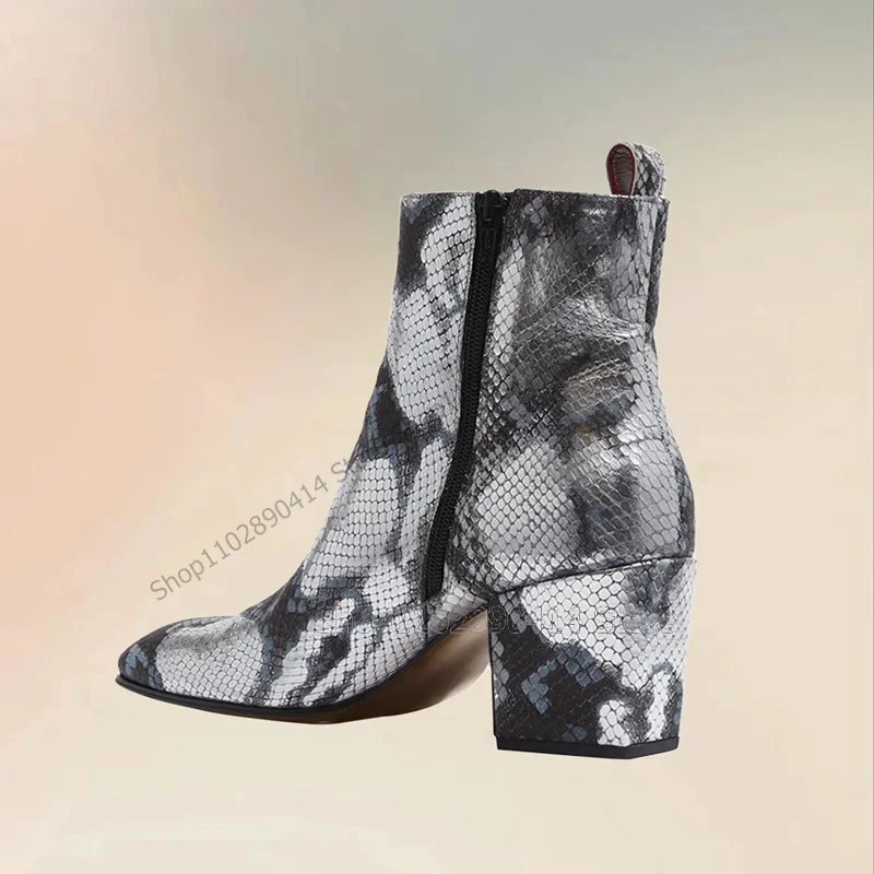 รองเท้าบูทข้อเท้าลายหนังงูสีดำเทา แฟชั่นซิปข้าง รองเท้าบูทผู้ชาย งานแฮนด์เมดสุดหรู ส้นหนาสูง รองเท้าลำลองสำหรับงานปาร์ตี้