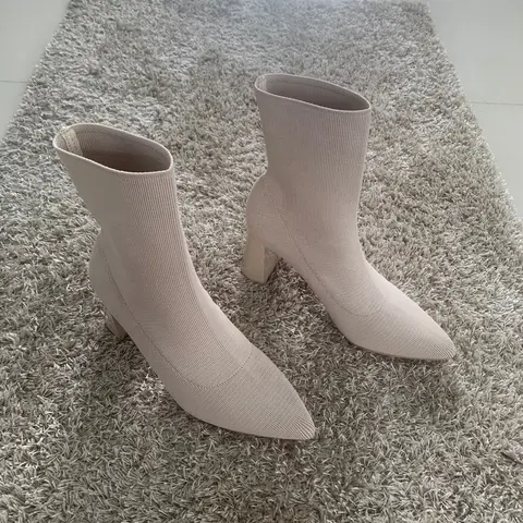 2025 शरद ऋतु सर्दियों बुना हुआ खिंचाव कपड़े मोजे जूते महिलाओं कम एड़ी छोटे जूते नुकीले पैर की अंगुली महिला टखने जूते आकार 42 10 best sales महिलाओं के लिए सॉक बूट - №3