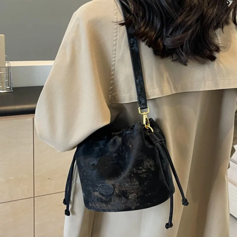 

JIAERDI Retro Suede Drawstring Shoulder Bag Women High End Large Capacity Bucket Bag Fashion Everyday Versatile Crossbody Bags