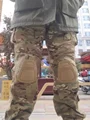 MC With knee pads