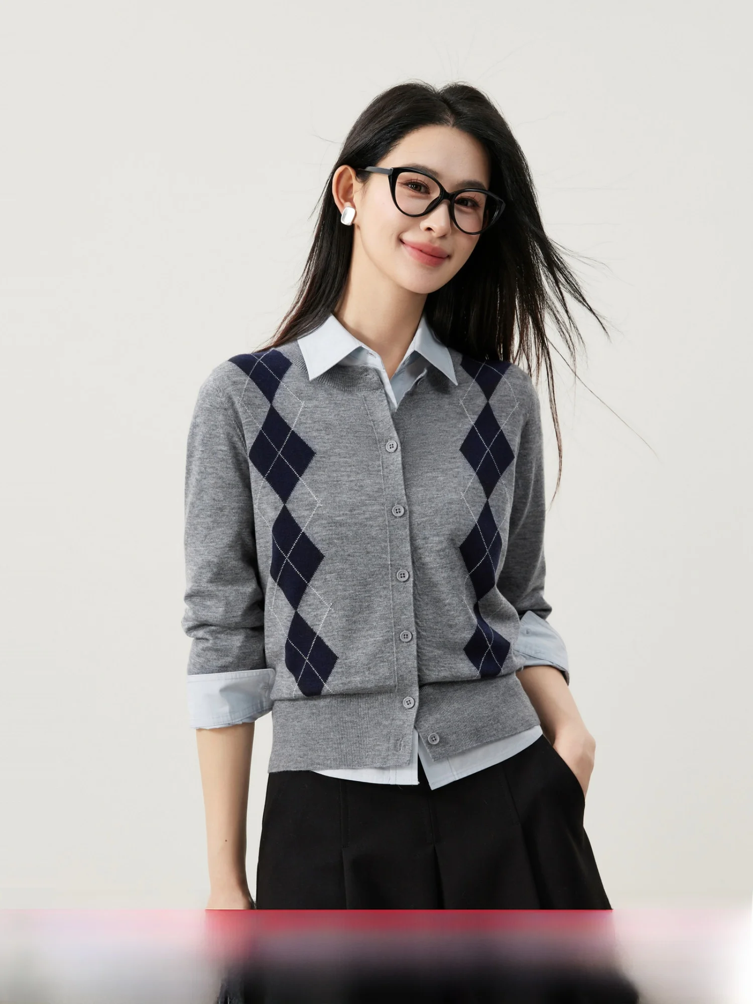 

Женский шерстяной кардиган Briti Sle в стиле колледж с цветными блоками и ромбовидным узором, вязаный, весна 2026, ранняя модная коллекция