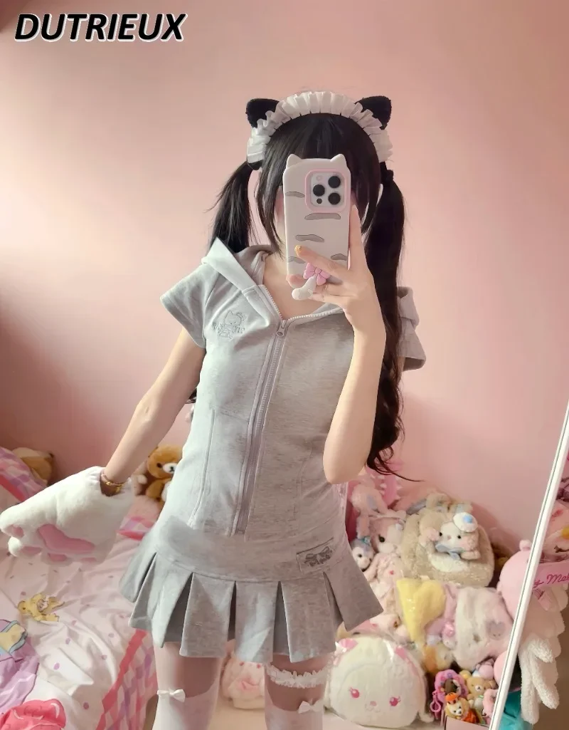 

Новая летняя оригинальная универсальная плиссированная короткая юбка для милых девочек, костюм Y2k, наряды с милым бантом, толстовка с капюшоном и короткими рукавами, куртка