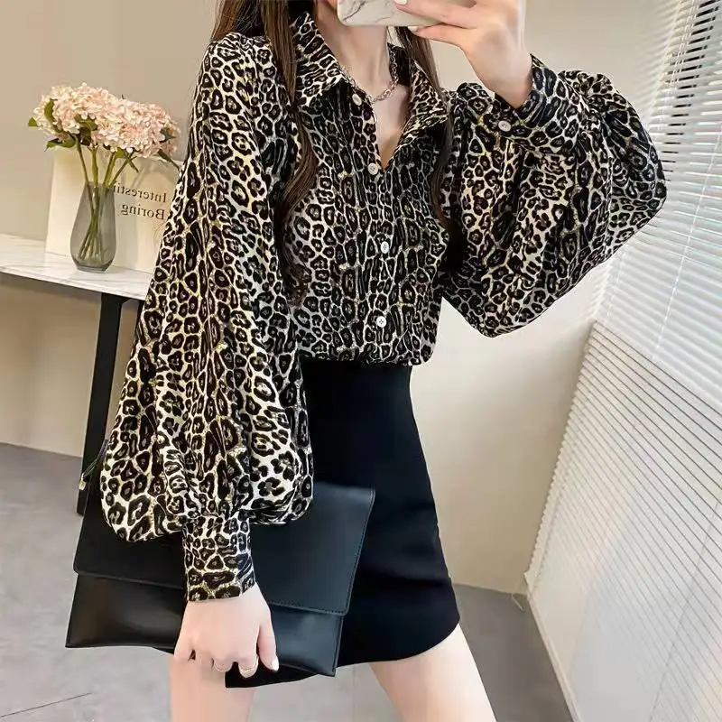 2023 neue Frühjahr und Sommer minimalist ischen Revers Modetrend Leoparden muster einreihige Strickjacke Blase Ärmel vielseitiges Hemd