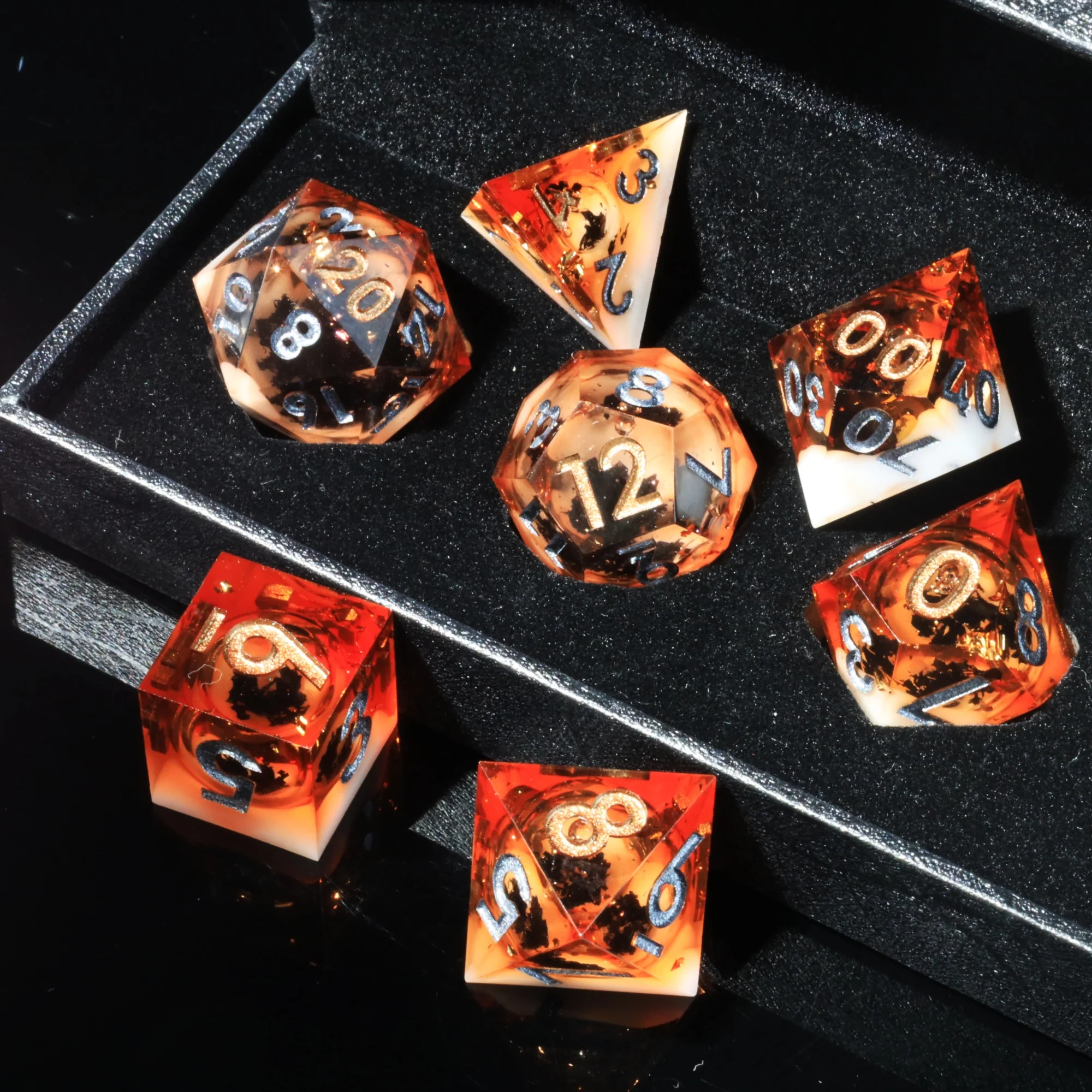 

Набор кубиков MINI PLANET с жидким сердечником, смоляные кубики ручной работы для TRPG Dungeons & Dragons, настольная игра, набор кубиков DND MP81, обучение для мира