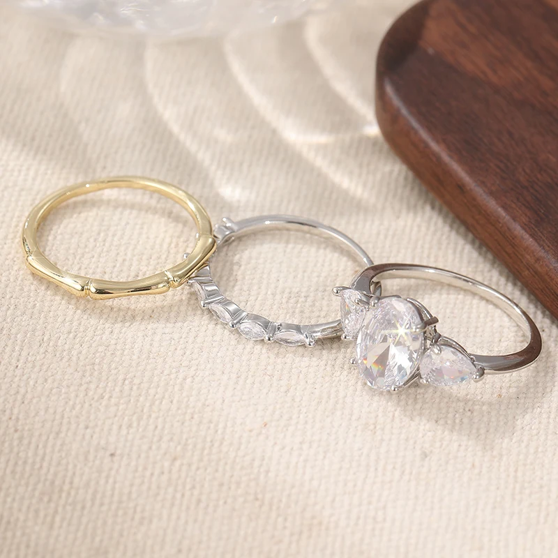 Modisches zweifarbiges, mit weißen CZ-Steinen besetztes Damen-Ringset, geometrischer Schmuck für den täglichen Gebrauch und Partys – Detail 4