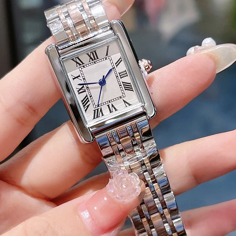 ​ ​ 2025 ساعة كوارتز مربعة أنيقة للنساء خفيفة الوزن سوار فولاذي غير قابل للصدأ كريستال الياقوت مقاومة للماء 30 متر الحد الأدنى