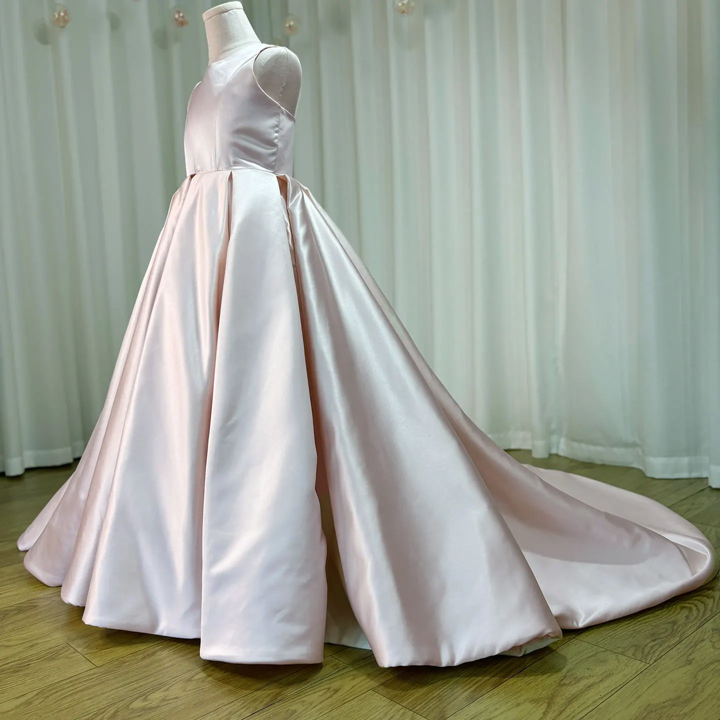 Elegant Flower Girl Dresses for Wedding with Bow Satin Floor Length Sleeveless Girls Kids Birthday Party Communion Party Gowns