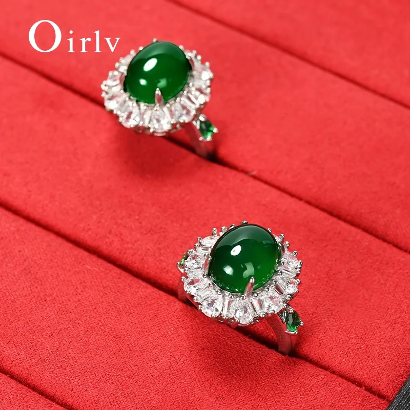 Oirlv Jewelry Display Plate, Made of Velvet, With a Classic Black and Red Color, Is Suitable for Jewelers to Showcase Jewelry