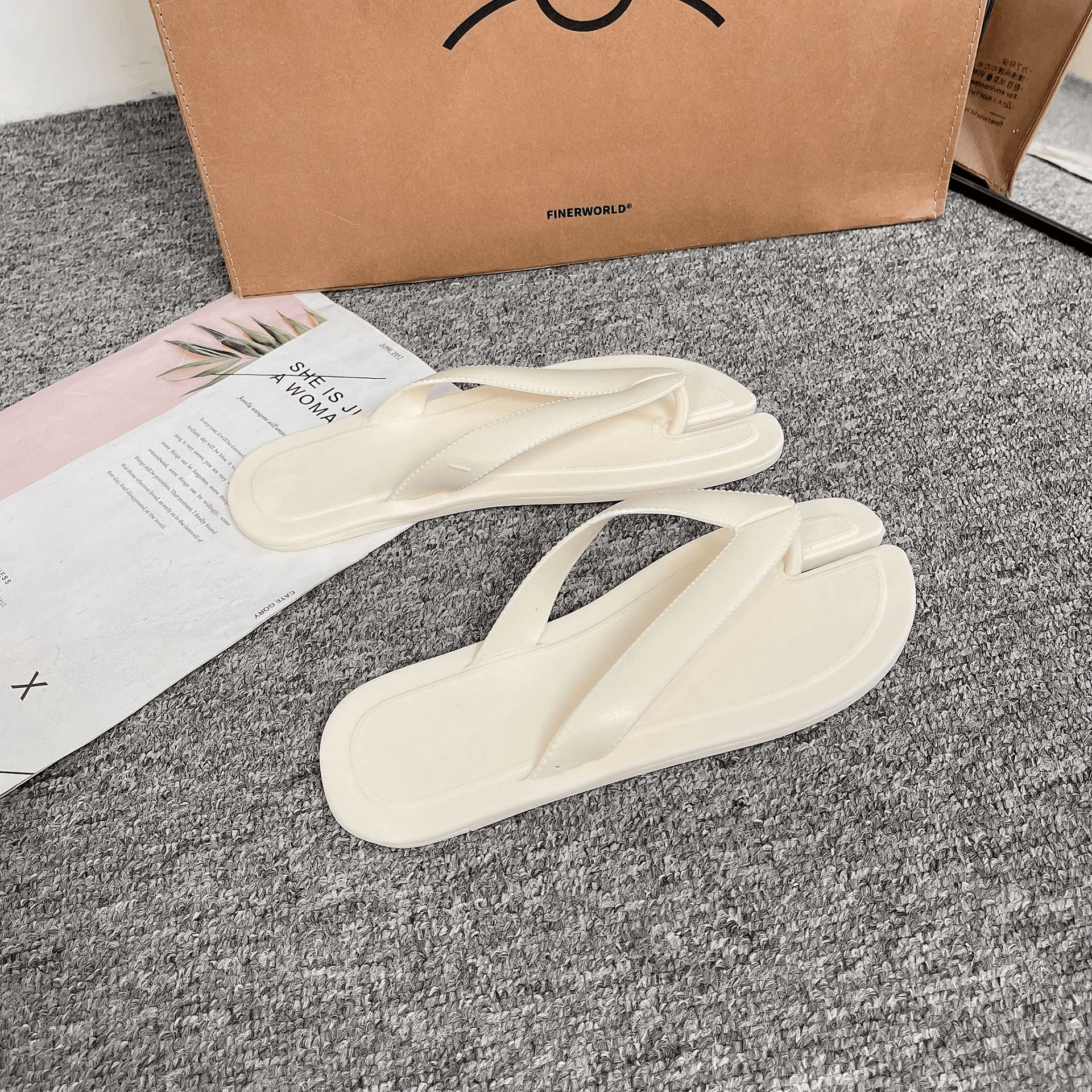 شباشب نسائية أنيقة بقاعدة مسطحة للارتداء الخارجي والشاطئ، تصميم جديد لعام 2025 على الطراز الروماني، كعب مسطح عادي مع نعل خارج...