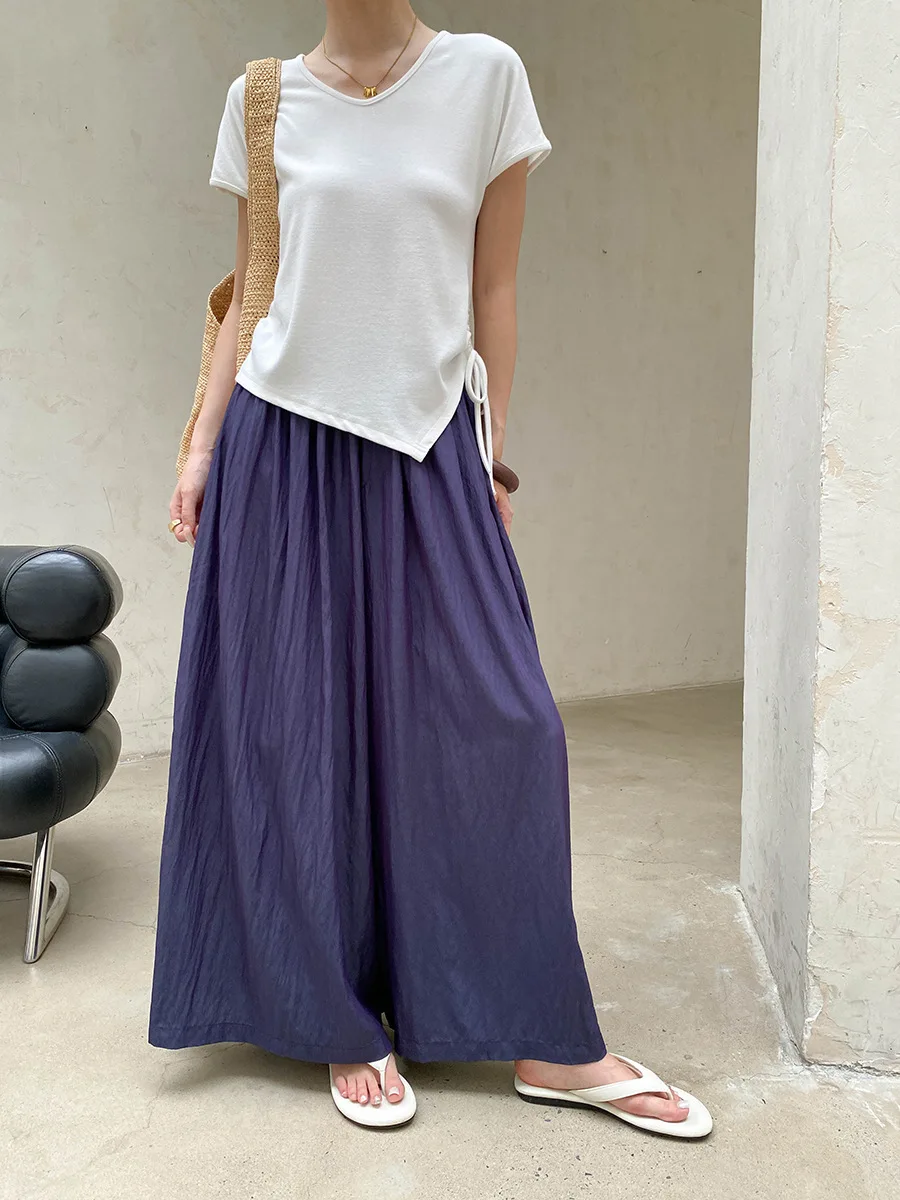 Sommerliches Damen-T-Shirt in unregelmäßiger Farbe mit unregelmäßigem Saum, Kordelzug, V-Ausschnitt und schlankmachendem Effekt, kurzärmelig. – Detail 13