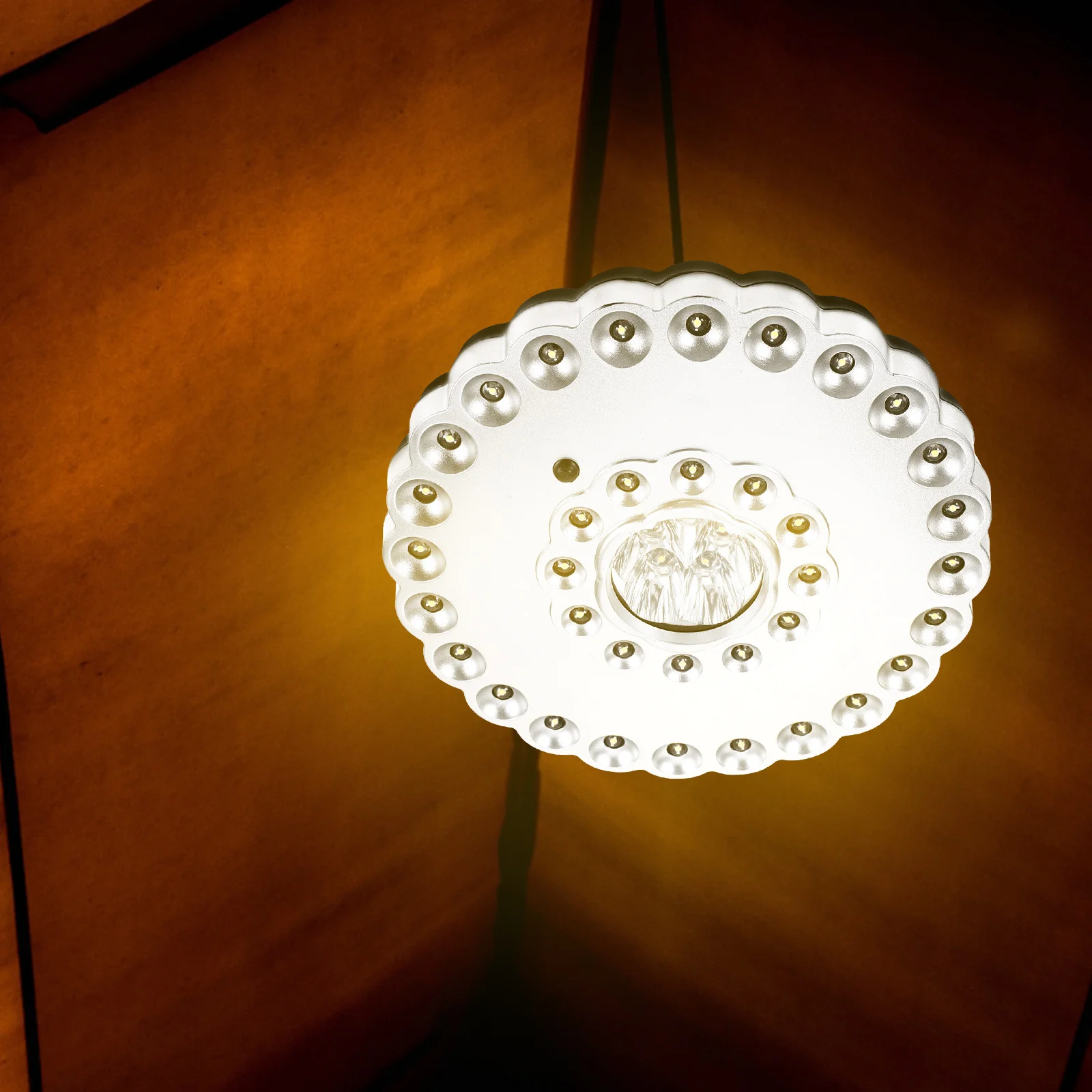 في الهواء الطلق 36 LED مصباح التخييم تعمل فناء مظلة القطب ضوء توفير خيمة فانوس معلق مصباح