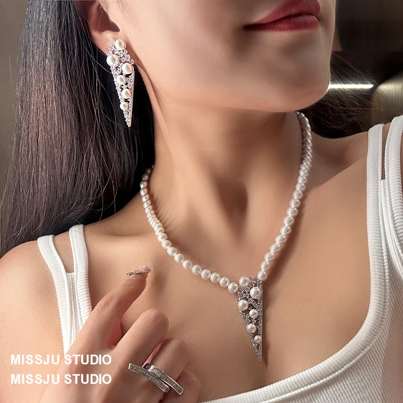 Yessy Vee Women Zircon Diamond Necklace Pearl Triangle Necklaces French Vintage Luxury Fashion Ladies Neck Chain New Arrival