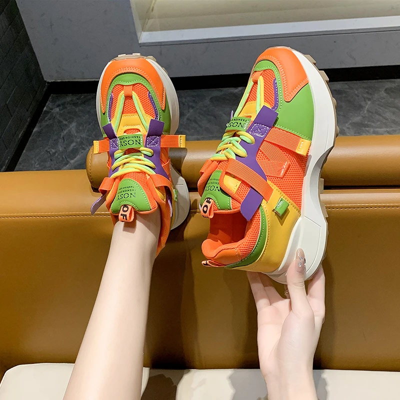 Scarpe casual alla moda alla moda da donna Nuove scarpe da ginnastica con lacci color block primaverili e autunnali con suola spessa Scarpe da pendolarismo quotidiano