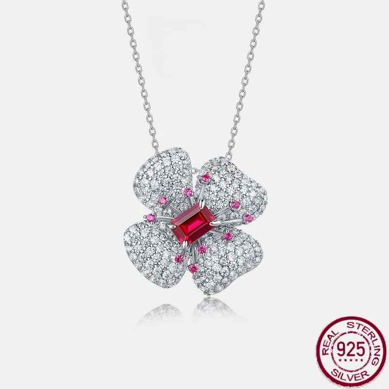 

Новый комплект из чистого серебра S925 с лепестками клевера, полный бриллиантовый набор с красным сокровищам, ожерелье с сокровищами цвета, свадебные украшения