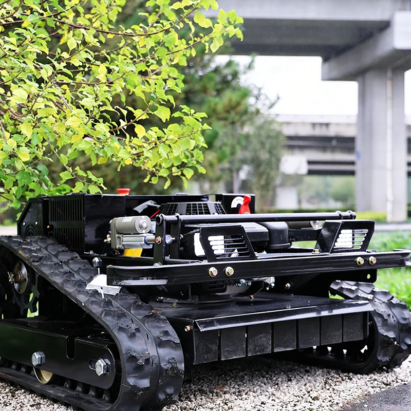 

Индивидуально разработанная гусеничная газонокосилка и измельчитель травы с дистанционным управлением для работы на любой местности, в условиях бездорожья, на крутых склонах и в грязи.