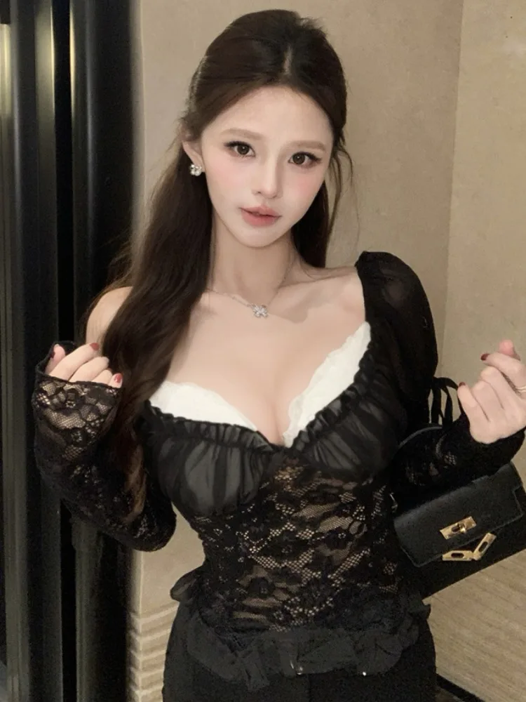 

Pure Desire Lace Splice Long Sleeve T-Shirt Women Summer Sexy One Shoulder Short Style Court Style Slim Fit Polyester Fiber