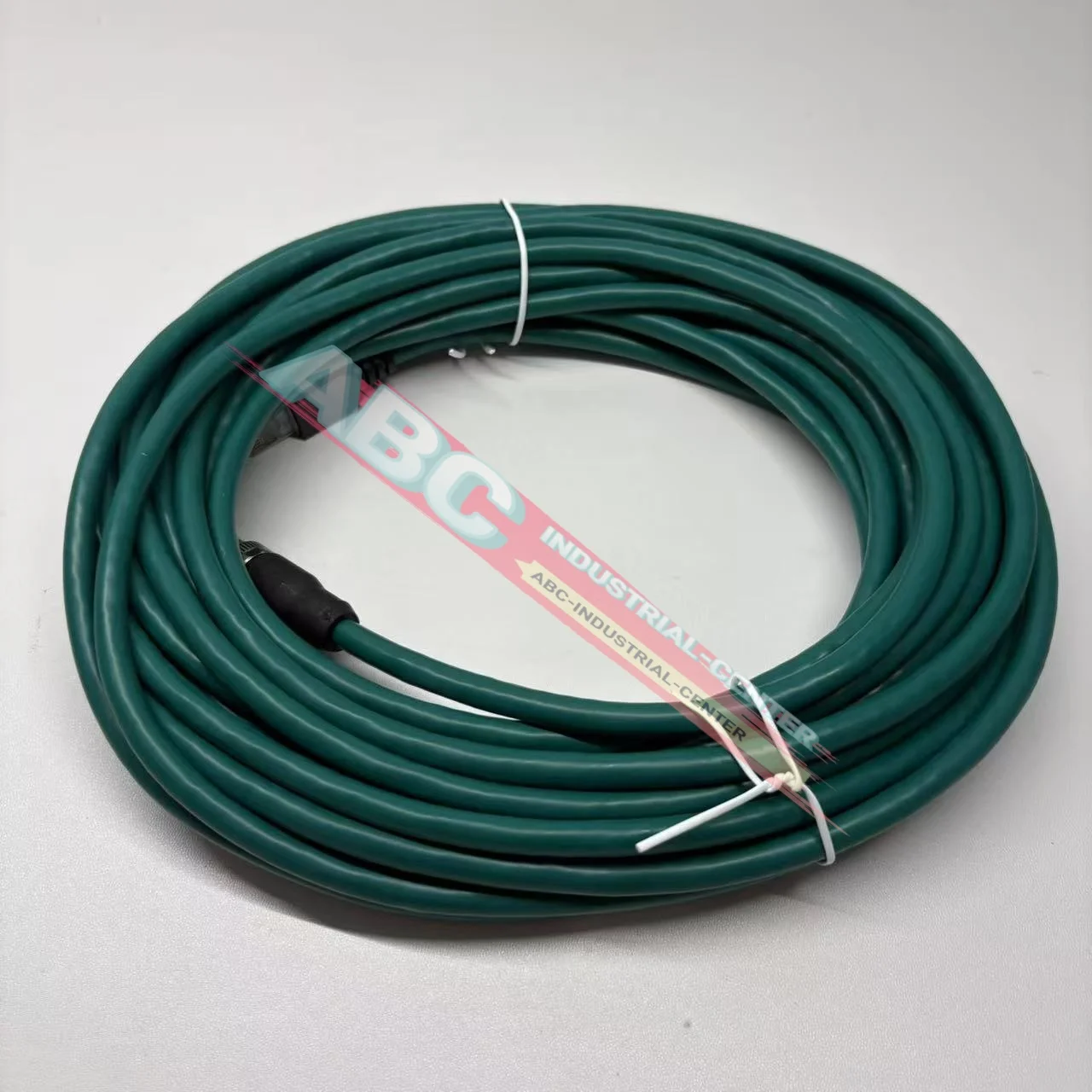 

Совершенно новый Ethernet-кабель CCB-84901-2001-10 длиной 10 м.