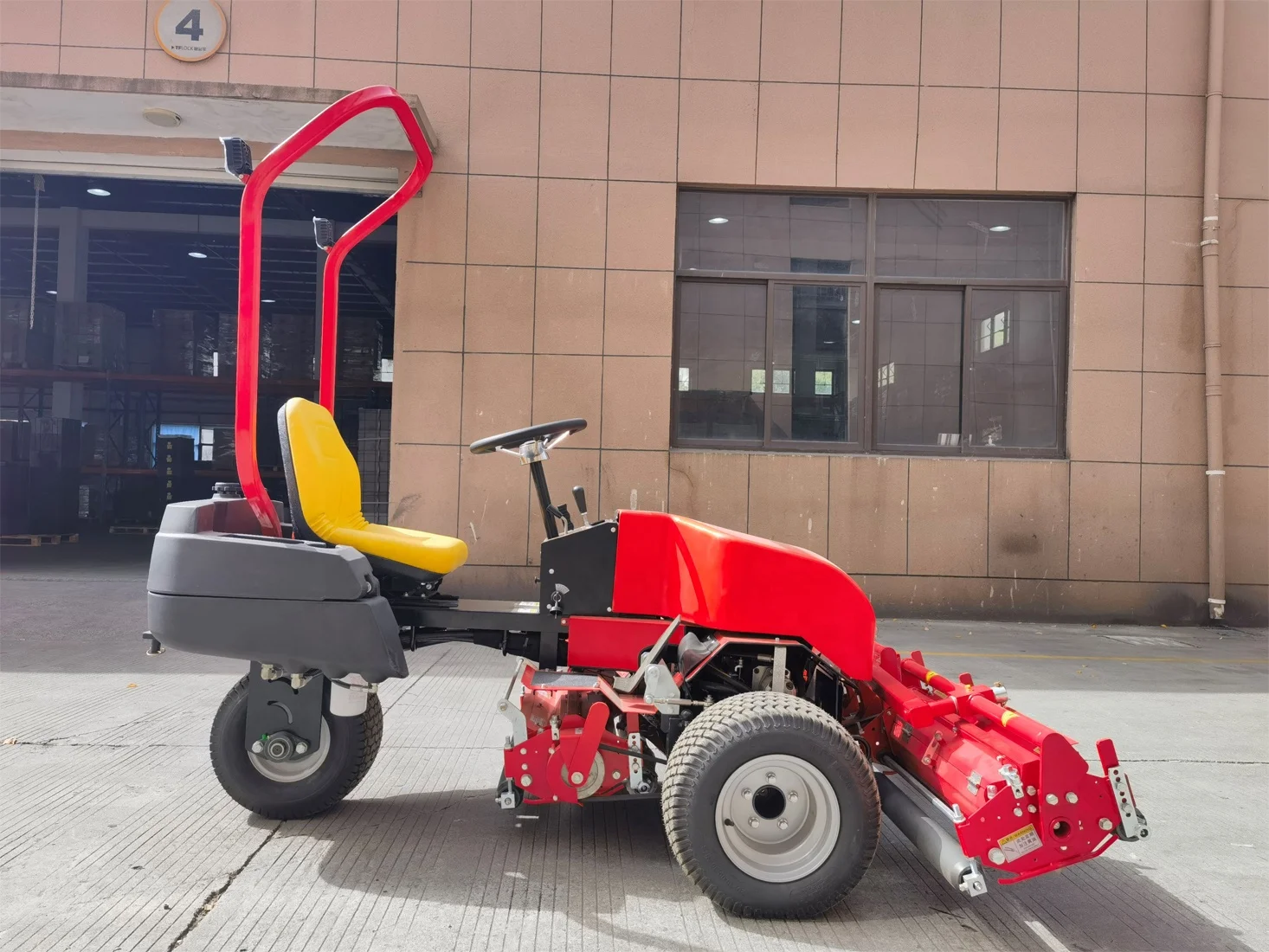 Wholesale Industrial Grade Chinese Tractor Ride-On Sitting Lawn Mower Commercial Lawn Mower for Football Fields Deposit Price Is