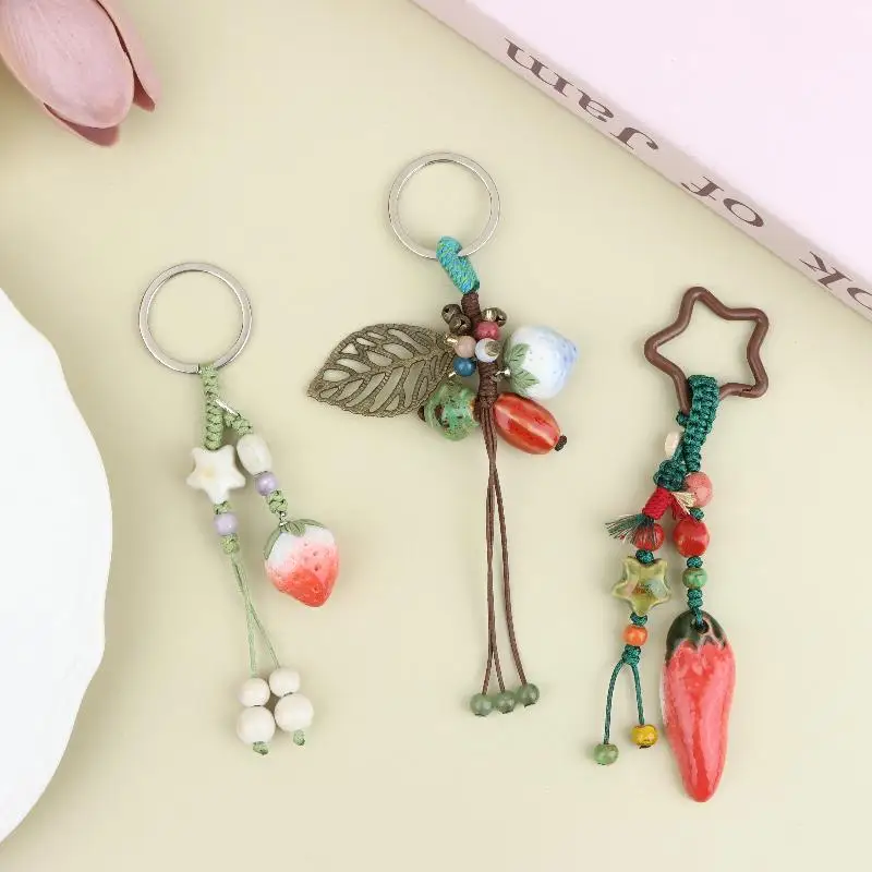 Handgefertigter Keramik-Erdbeer-Pfeffer-Schlüsselanhänger, Boho Perlen-Gewebter Schlüsselring, Niedlicher Taschenanhänger für Frauen und Mädchen, Geschenk, Tägliche Dekoration – Detail 12