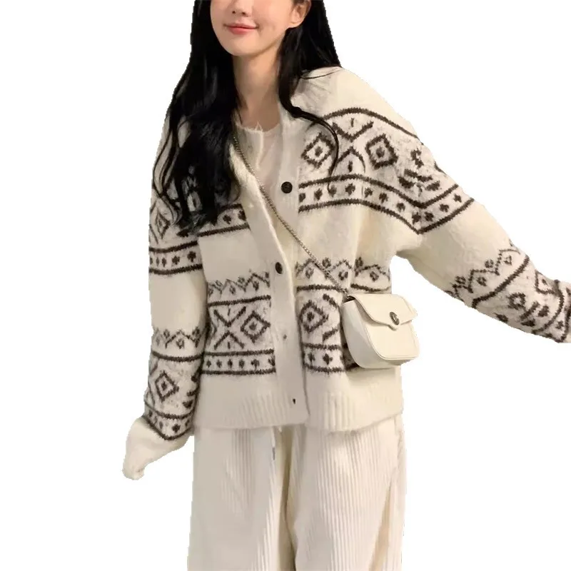 Nuovo design versatile giacca girocollo retrò jacquard maglione di colore a contrasto maglione lavorato a maglia sciolto cardigan lavorato a maglia da donna