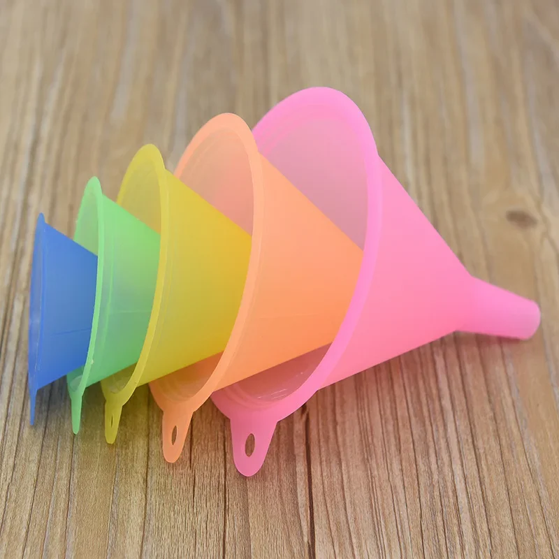 

5PCS 5 Size Colorful Plastic Small Funnels Liquid Oil Funnel Home Kitchen Function Plastic Funnel Set Liquid Dispensing Tool