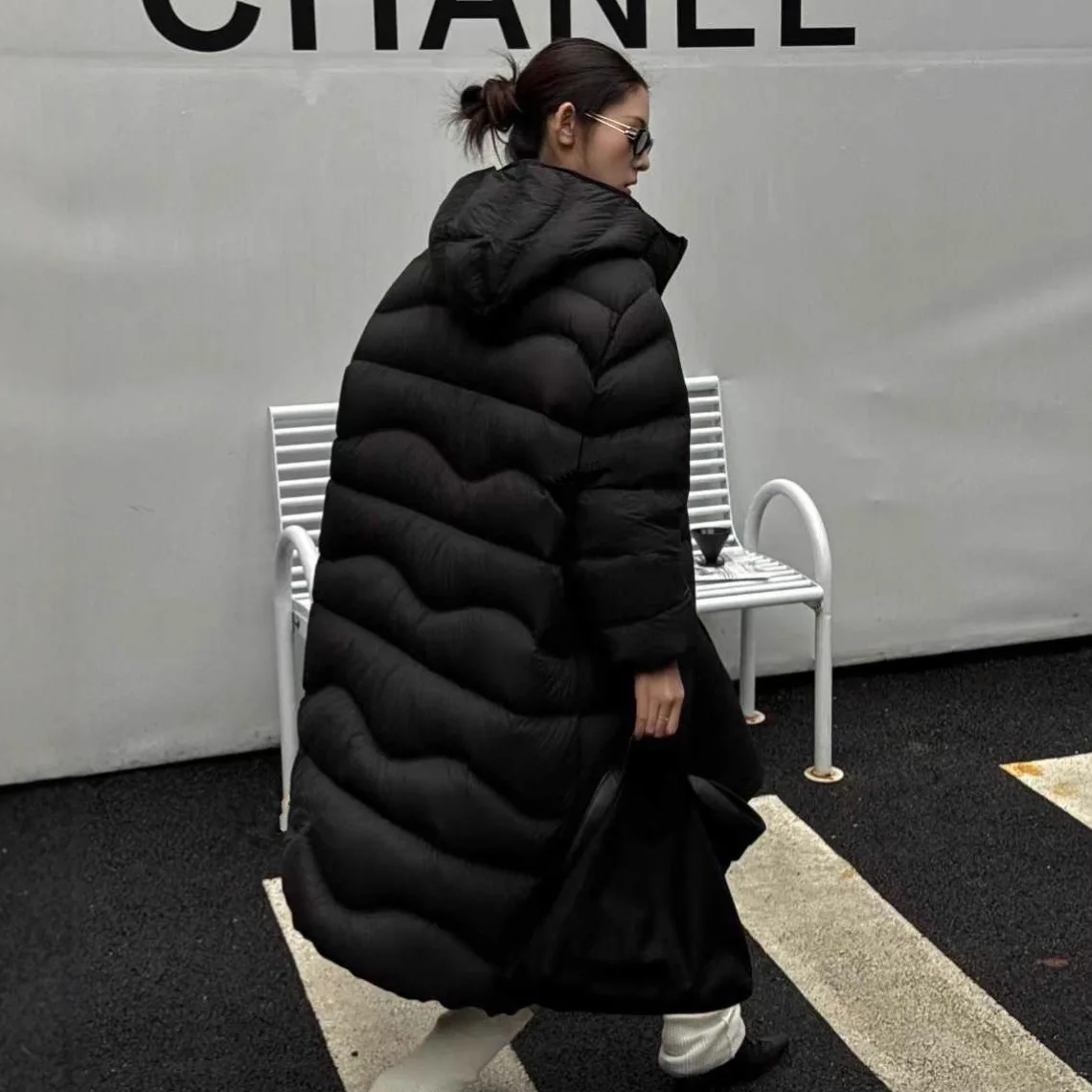 Abrigo largo de costilla de cerdo, chaqueta gruesa y cálida con capucha de plumón de pato blanco, chaqueta acolchada larga ondulada de plumón de pato blanco 90, nuevo estilo 2026