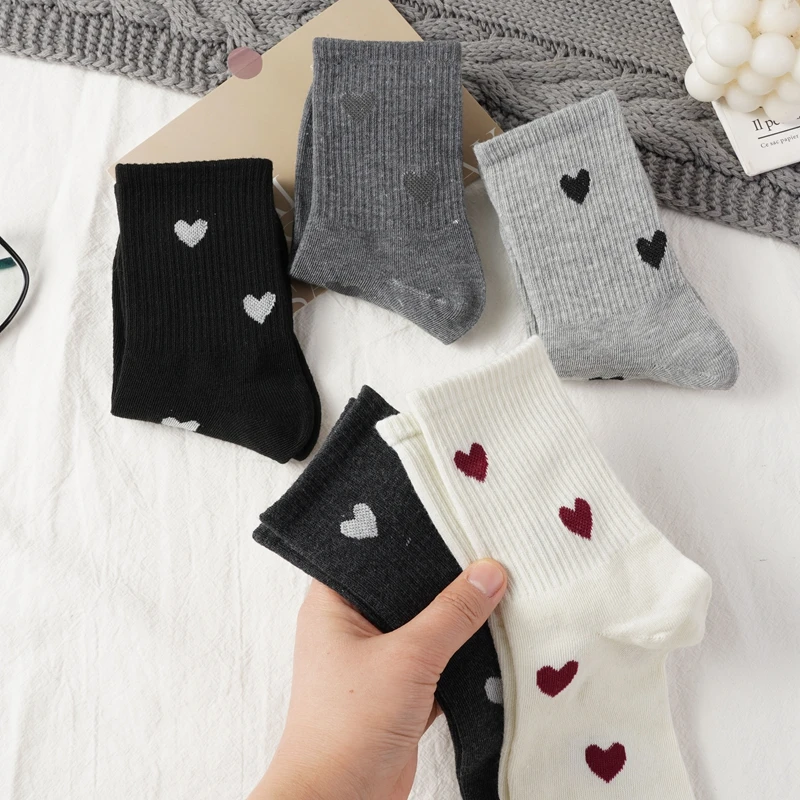 3/4Pairs Heart Print Women Middle Tube Socks Spring Autumn College Style Socks Soft Black White Gray Girls Breathable Sock