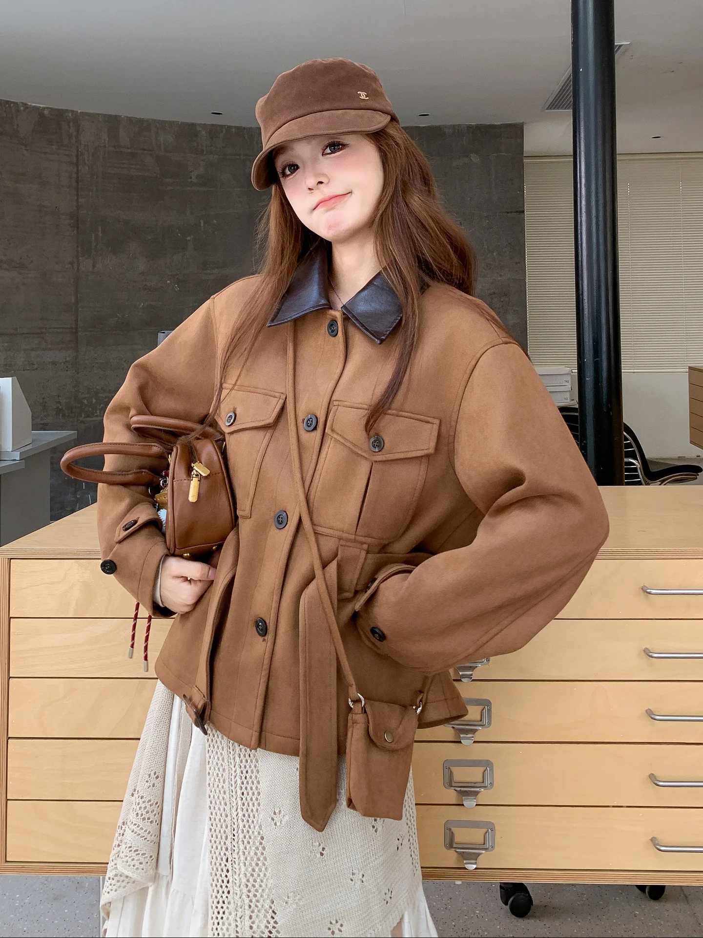 Brązowy zamszowy płaszcz damski w stylu vintage, roboczy, wyszczuplający, odpowiedni dla niskich osób, nowość na jesień.