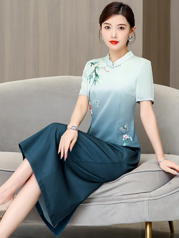

Gradient Embroidered Mandarin Collar Slit Cheongsam Dress for Classical Dance Stage Performance & Cultural Photography