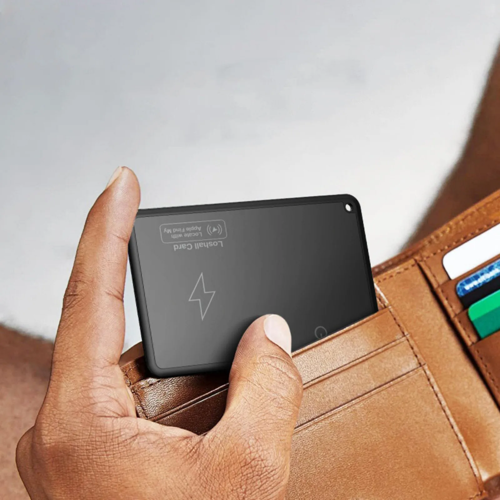 

Black Bluetooth Wireless Charging Smart Card Tracker 3mm Wallet Tracker IP68 Waterproof Charger Tracking Device
