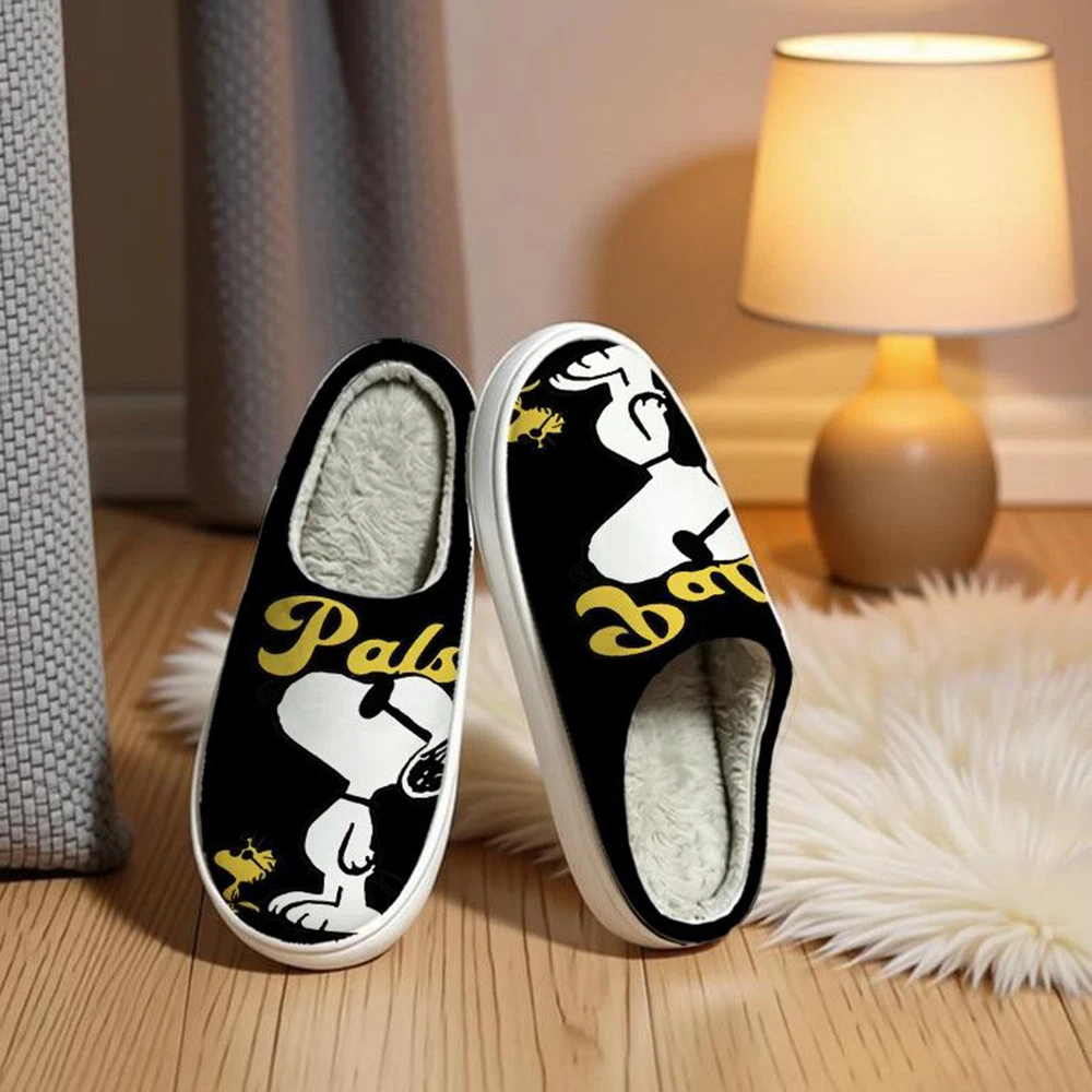 New Arrival Snoopy Peanuts Pals Graphic Winter Plush Slip On Slipper Soft Non Slip Thick Sole Warm Cozy Indoor Household Slipper