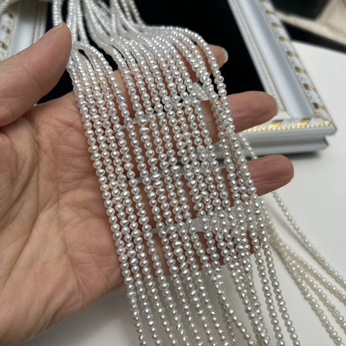 

Natural Freshwater Pearl Beads Small 2-2.5mm Double Sided Polished round DIY Jewelry Making Accessories for Necklace Bracelet