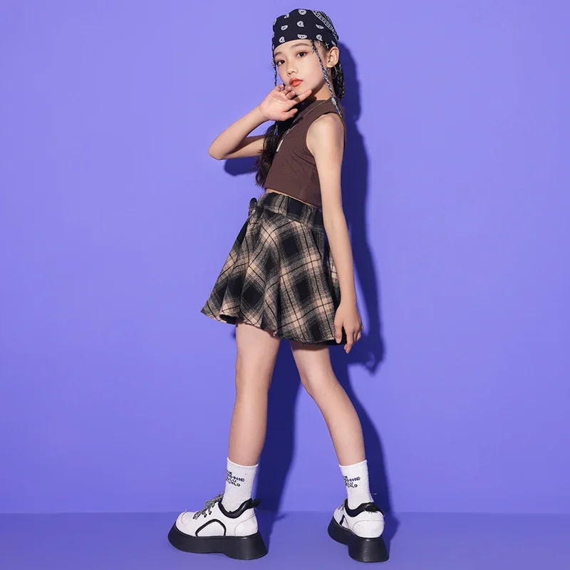 Tenues de rue pour adolescents, vêtements Hip Hop pour enfants, débardeur marron, hauts, jupe à carreaux, short pour filles, Costume de danse Jazz