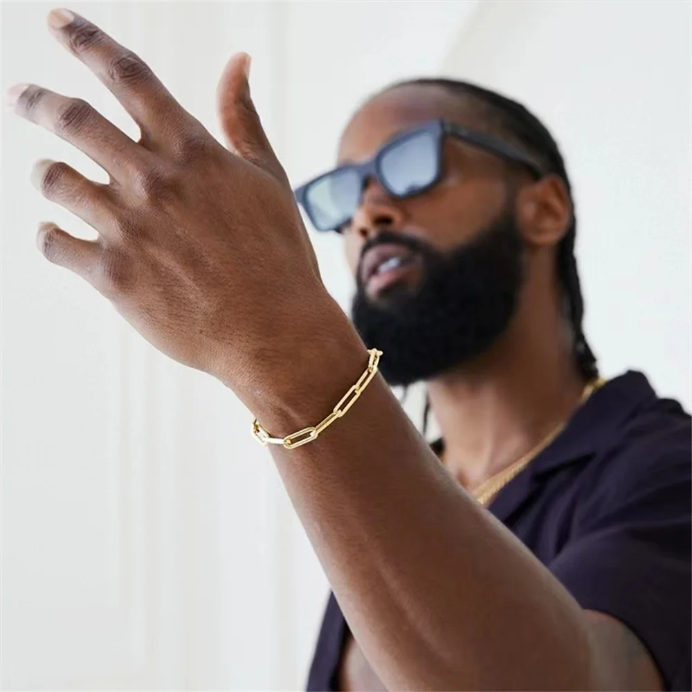 Goldfarbenes Edelstahl-Kreuzkettenarmband, einfaches Herren-Paperclip-Armband, trendiges Schmuckarmband für Damen-Accessoires. – Detail 4