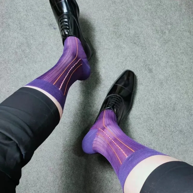 Medias de nailon violeta para hombre, calcetines largos de seda transparente, Retro, Jacquard, a rayas, Sexy, exótico, para vestido de negocios