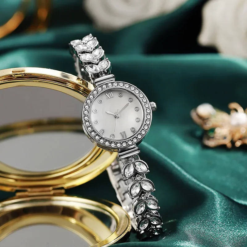 Ladies' Watch Round Diamond Set Bracelet Pulling Rope Quartz Watch Women's Watch