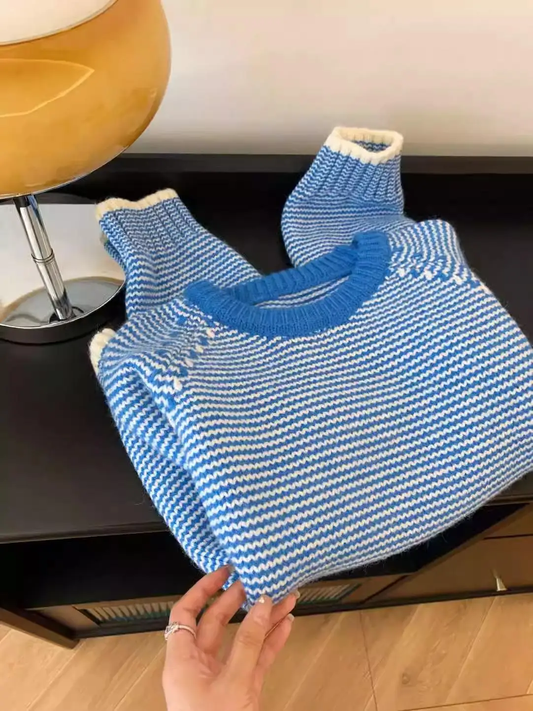 Maglione a righe blu da donna autunno inverno stile francese retrò colore a contrasto top lavorato a maglia pullover ampio a maniche lunghe con scollo a O