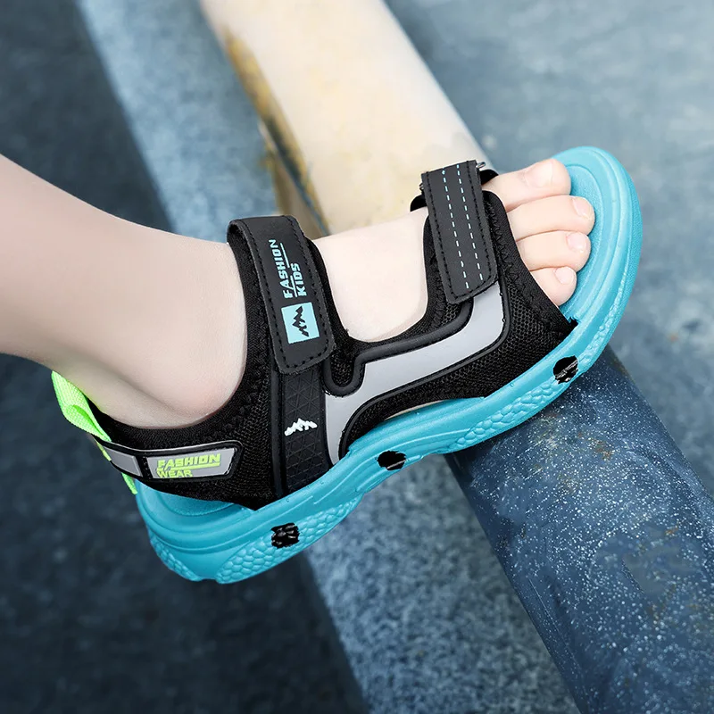 Children's sandals for boys in summer2026New model of the year: non-slip, wear-resistant, soft-soled magic tape sandals for outd