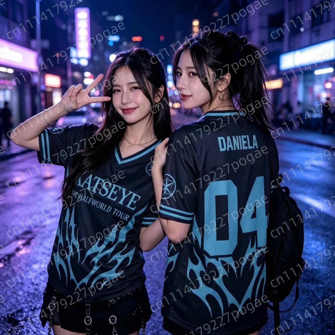 Summer KATSEYE Konzertmitglied Daniela 04 Fußballtrikot Kpop Merch Y2K Hip Hop Streetwear Atmungsaktives Casual Unisex T-Shirt – Detail 8