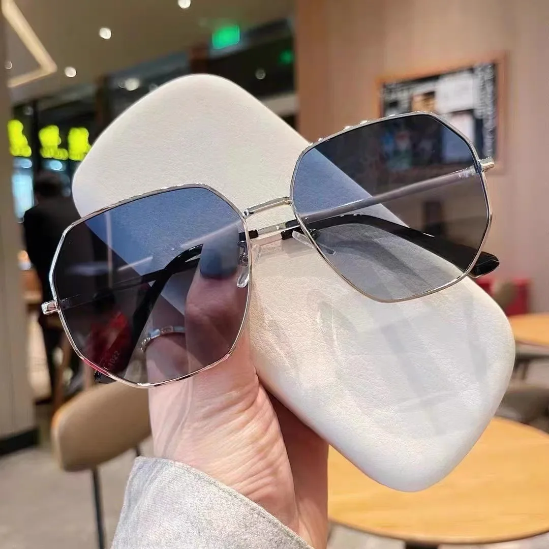 

2024 Sunglasses Cute Travel Party Gradient Color Eyewear Girl All-match Pratical Durable Plastic Sunscreen Очки Солнечные