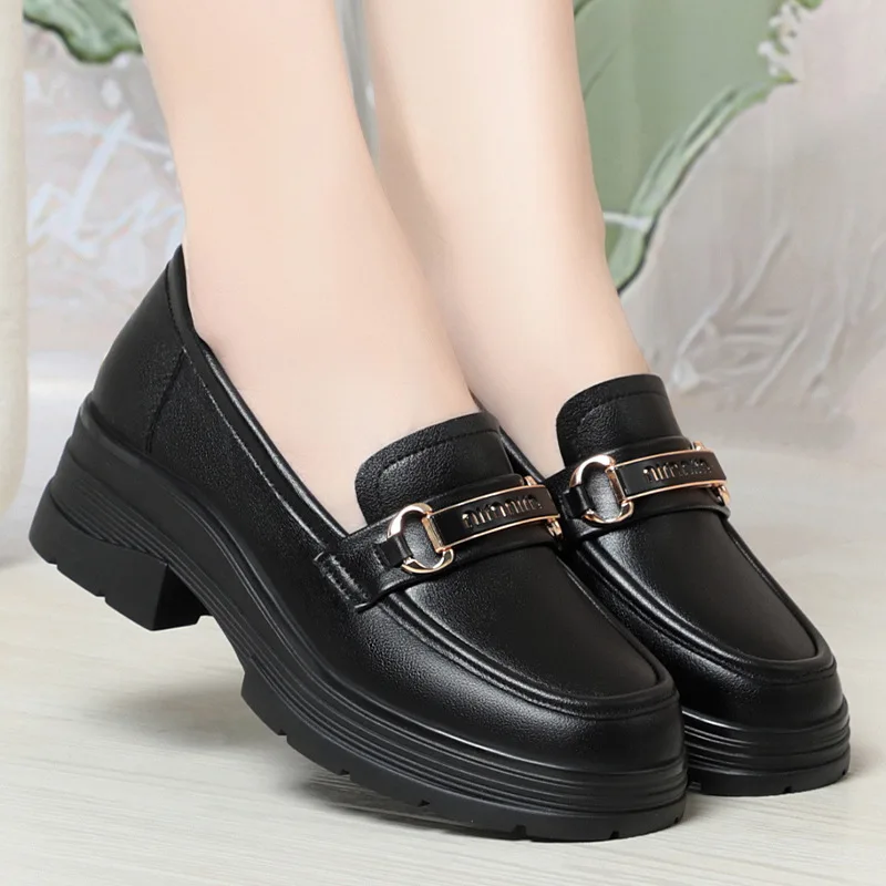 British Style Thick Bottom Patent Leather Loafers Women\'s Platform Shoes 2024 Spring Shallow Block Heels Shoes Office Elegant