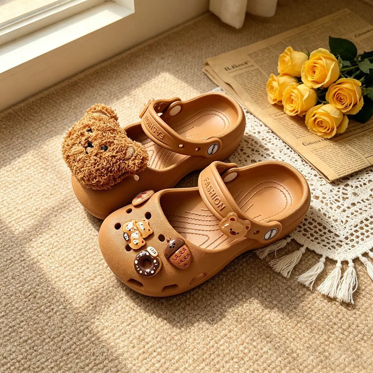 2026 Summer Trend Leopard Clogs Girls Soft EVA Bear Decor Shoe Charms Ballet Flats Girls Beach Mary Janes Sandals Slipper