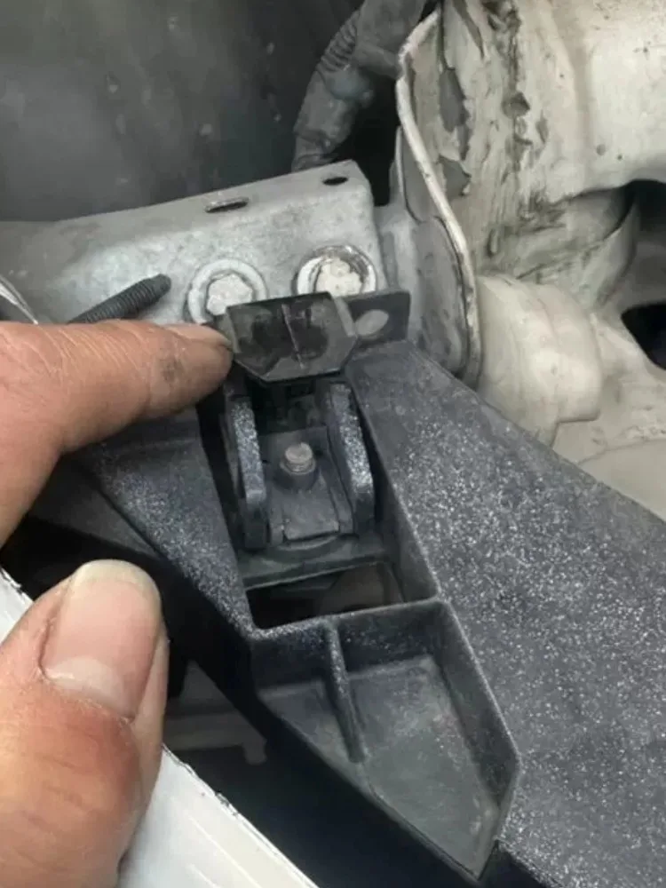 2 pièces OE # 6R0941511 Clip de montage de phare pour Volkswagen Polo