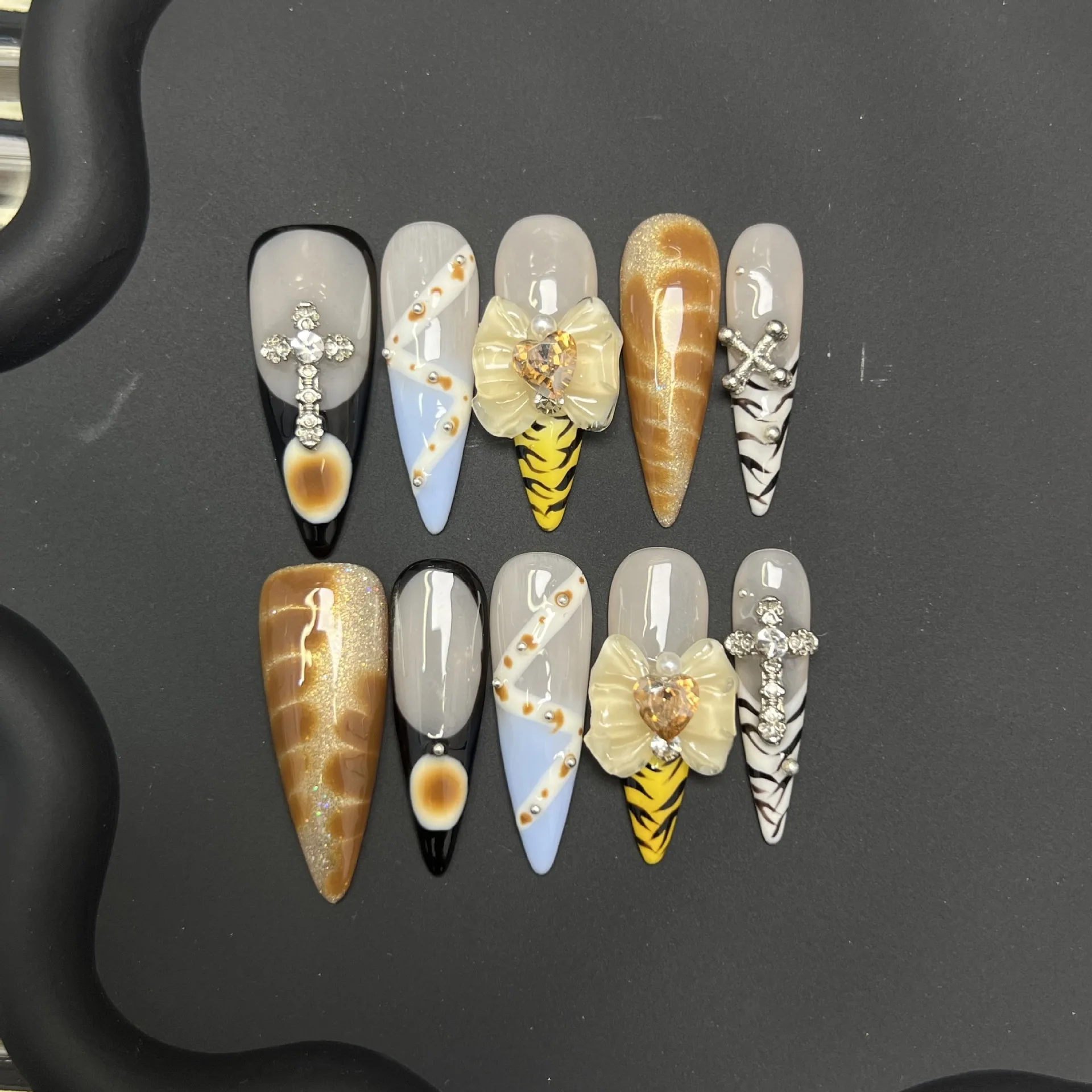 

10 шт., длинные миндалевидные накладные ногти ручной работы, европейские ретро коричневые 3D-бантики, накладные ногти, носимые, в стиле панк, крутые французские накладные ногти