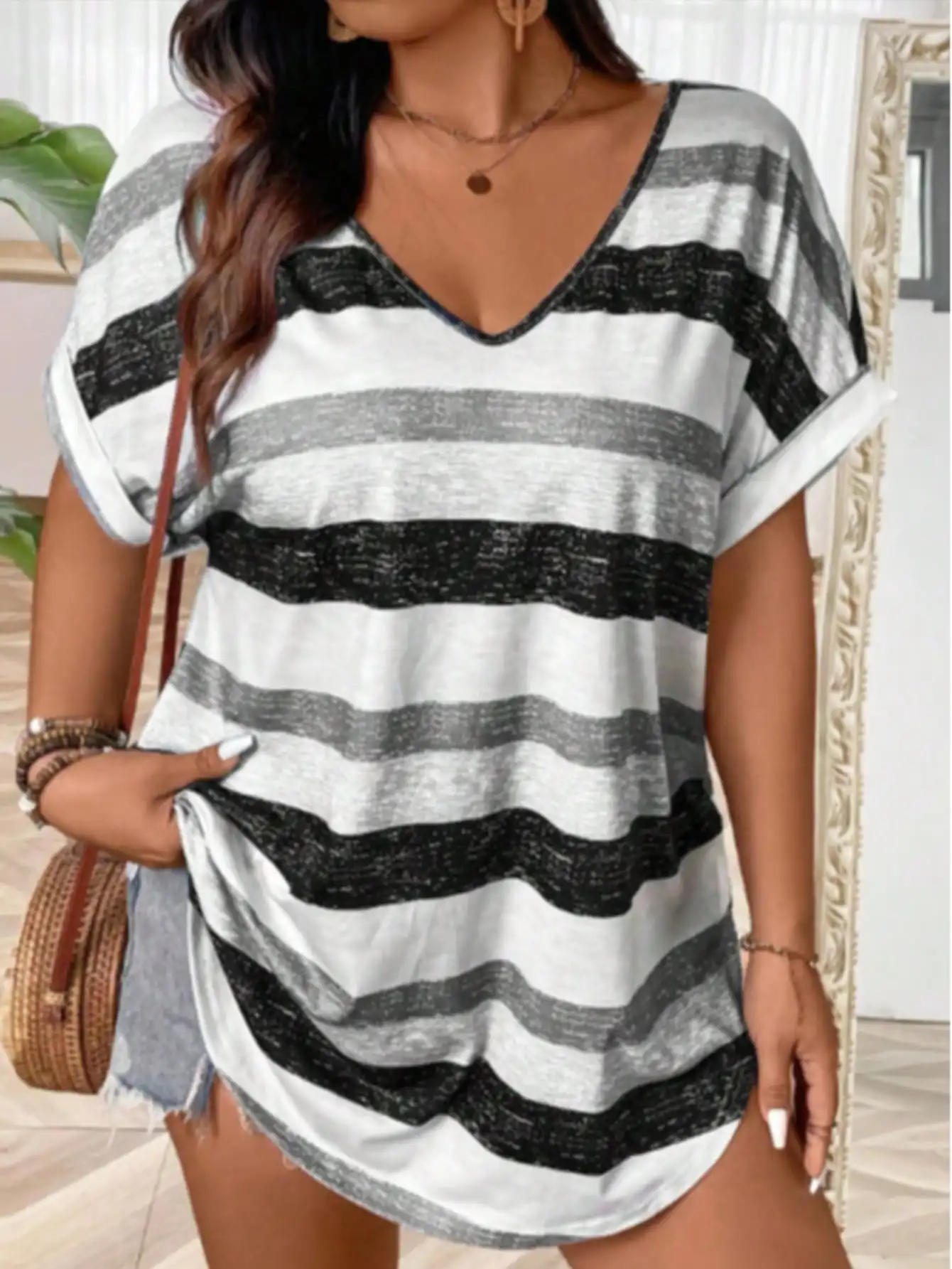 

Плюс размер мода 1XL-5XL женская летняя полосатая футболка с короткими рукавами и принтом женская повседневная трикотажная футболка с v-образным вырезом