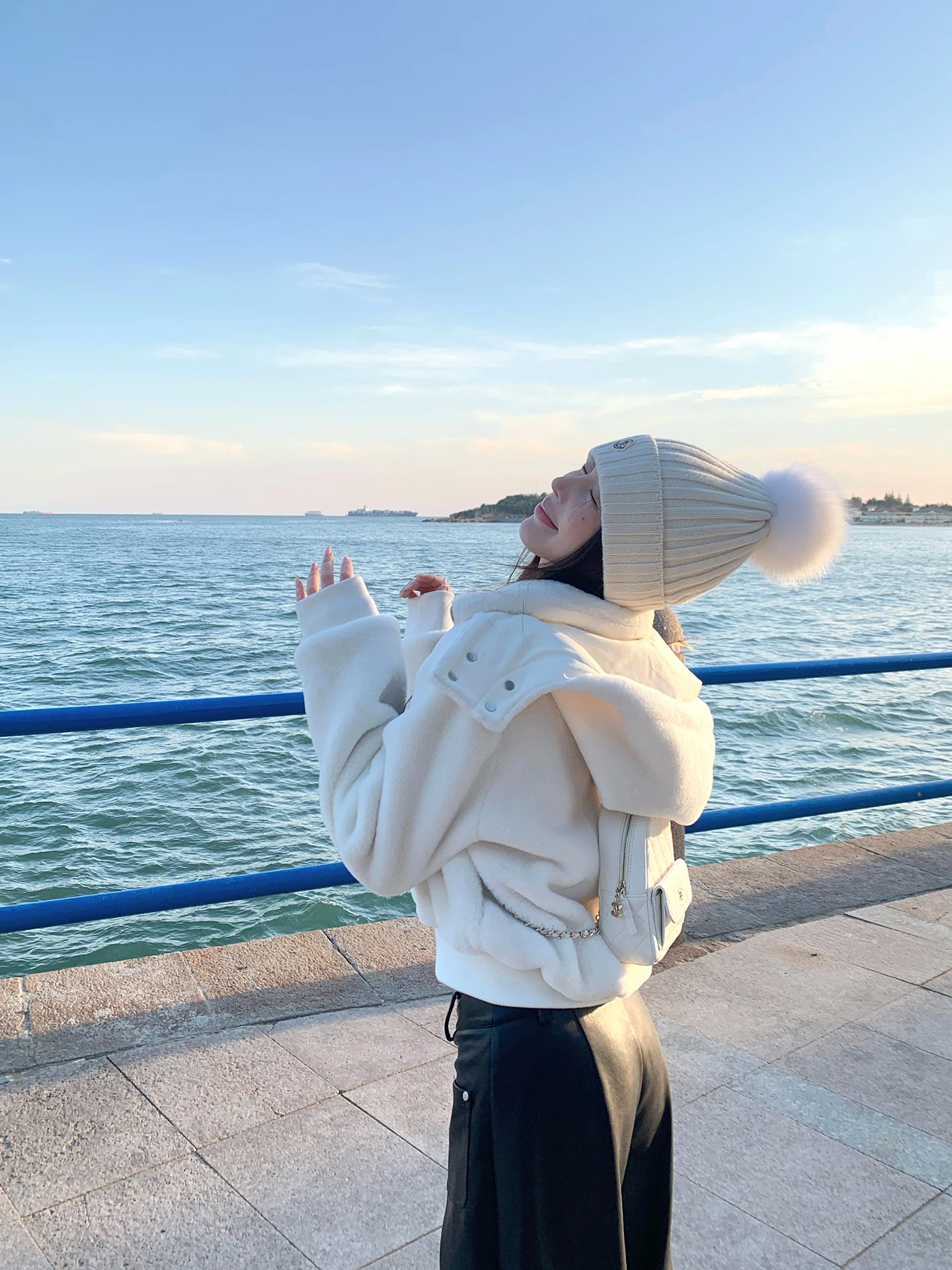 

Titi Little Sister Snow Country Letter Fur Coat ort Women's Warmth Outerwear Hooded High-End Feeling White Color Casual Sle