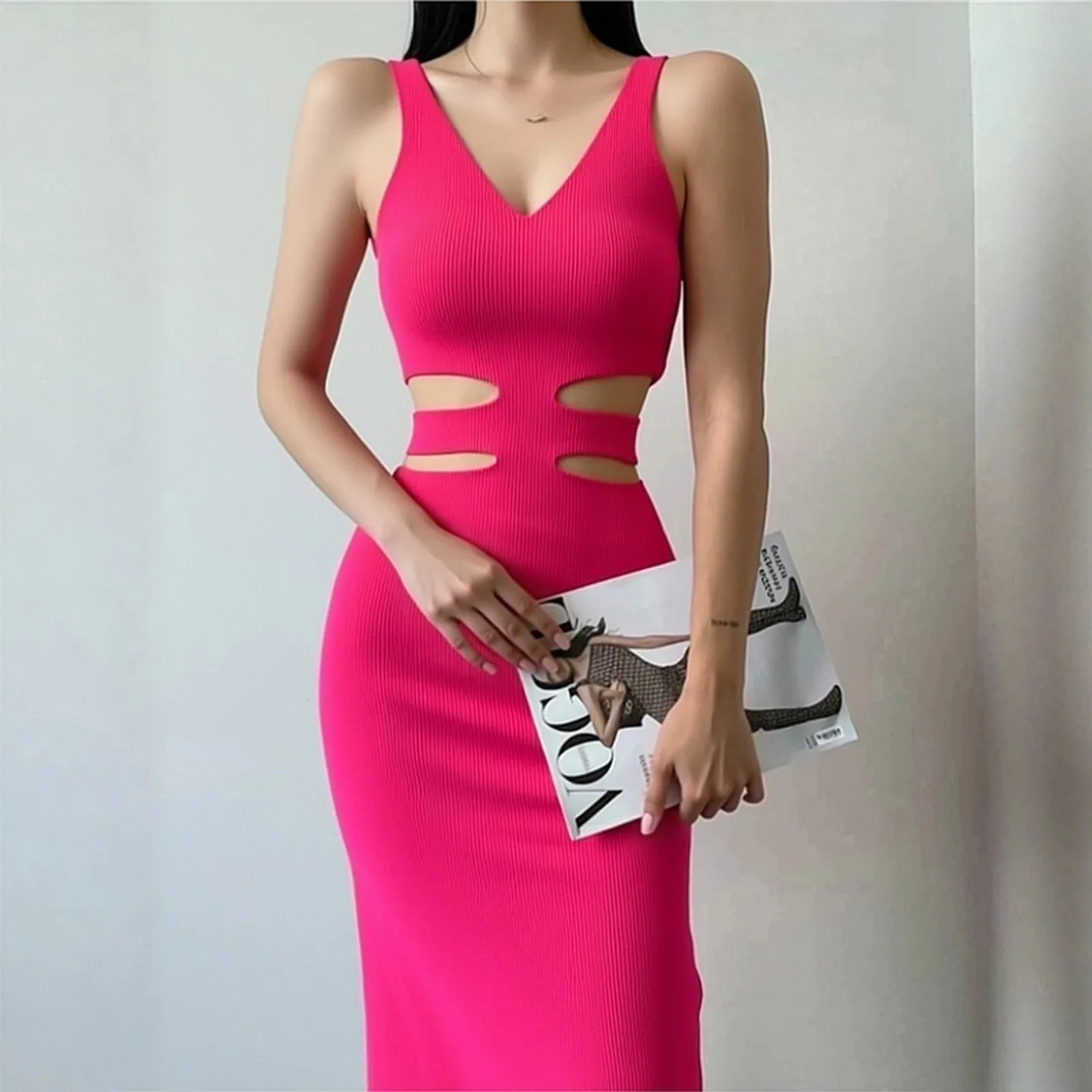 유오무오 2026 신상 여성 니트 여름 원피스 섹시한 컷아웃 허리 패키지 힙 슬릿 바디콘 스웨터 원피스 시크한 여성 파티 선드레스