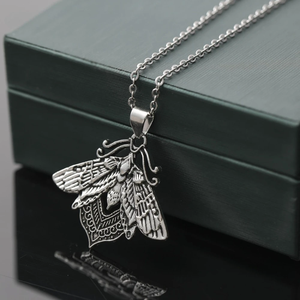 Personality Gothic Exquisite Relief Silver Color Insect Death Moth Pendant Necklace for Women Men Halloween Choker Jewelry Gifts