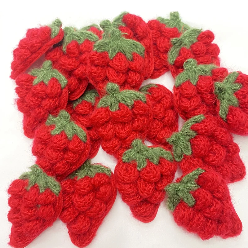 10Pcs Crochted Strawberry Woven Fruit Pendant Patches for Clothes, Hat Toy Sewing, Handmade Clips, DIY Decor Accessories,