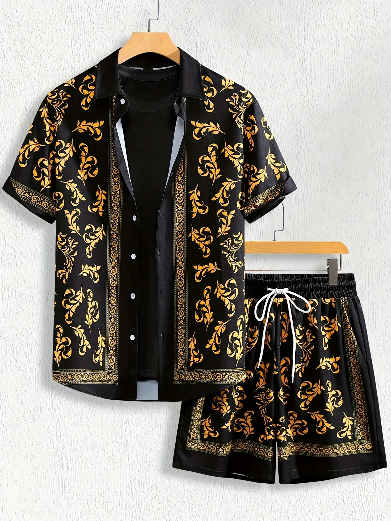 Conjunto coordinado vintage con estampado floral dorado para hombre, camisa con botones y cuello vuelto, pantalón corto con cintura elástica, traje de vacaciones